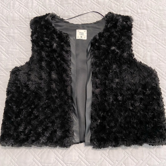 black vest with faux fur trim, in very good condition size XL - Picture 1 of 3